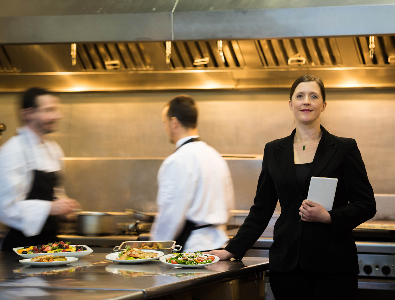 Mulher em restaurante